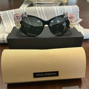 🌸😎Authentic Dolce & Gabbana Vintage Collection Women’s Sunglasses🌸